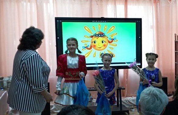 В ясиноватском музее прозвучали песни народного ансамбля «Горлица» (руководитель Татьяна Леонова). Выступление посвятили важному празднику — Дню освобождения Донбасса от немецко-фашистских захватчиков, который мы отмечаем 8... В ясиноватском музее прозвучали песни народного ансамбля «Горлица» (руководитель Татьяна Леонова). Выступление посвятили важному празднику — Дню освобождения Донбасса от немецко-фашистских захватчиков, который мы отмечаем 8...