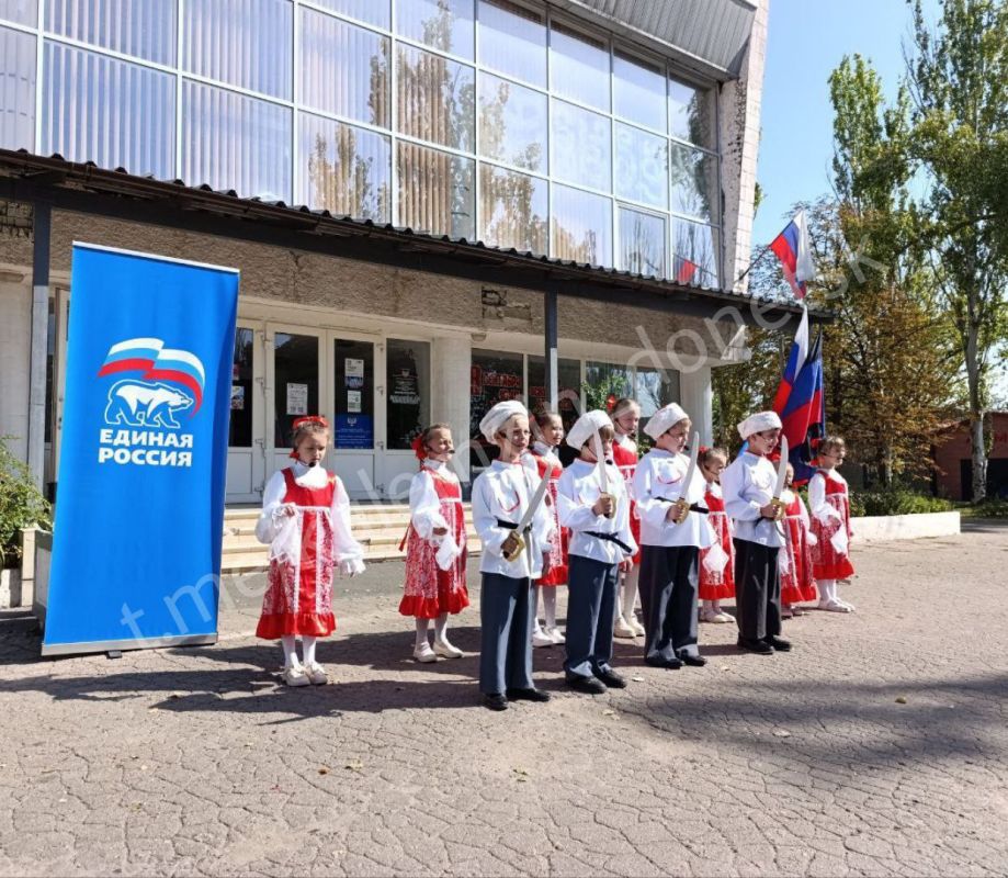 Сегодня во Дворце культуры «Юбилейный» в рамках проекта «Историческая память» партии «Единая Россия» состоялся торжественный праздничный концерт ко Дню освобождения Донбасса «Они сражались за Родину» Сегодня во Дворце культуры «Юбилейный» в рамках проекта «Историческая память» партии «Единая Россия» состоялся торжественный праздничный концерт ко Дню освобождения Донбасса «Они сражались за Родину»