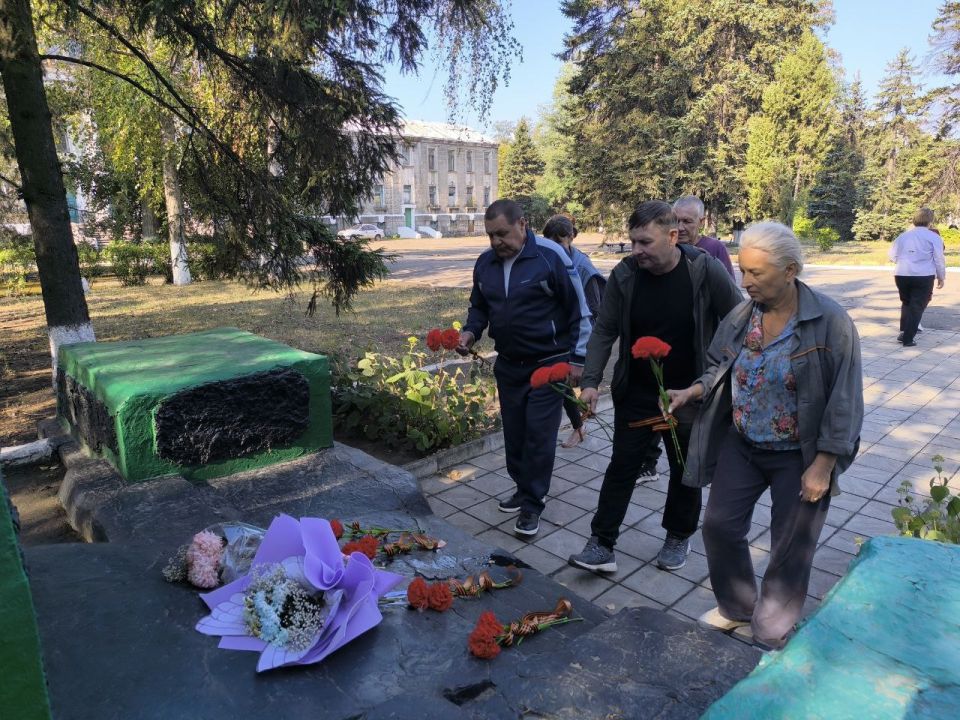Возложение цветов ко Дню освобождения Донбасса Возложение цветов ко Дню освобождения Донбасса