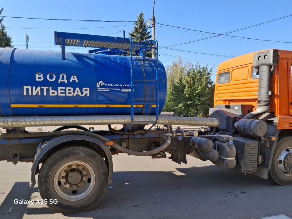 Сегодня, во исполнение поручения Главы Донецкой Народной Республики, депутаты Ясиноватского муниципального совета Юрий Захаров, Микаэль Минасян, Ирина Евсюкова и Сергей Куксенко посетили места подвоза воды Сегодня, во исполнение поручения Главы Донецкой Народной Республики, депутаты Ясиноватского муниципального совета Юрий Захаров, Микаэль Минасян, Ирина Евсюкова и Сергей Куксенко посетили места подвоза воды
