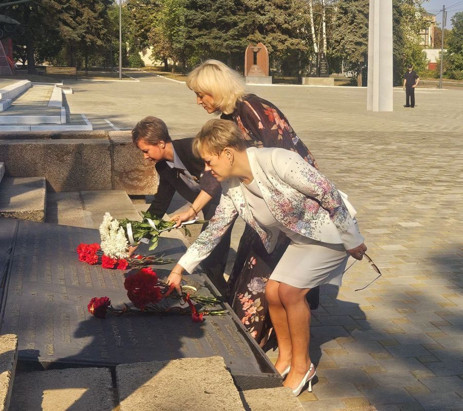 Сегодня актив Союза женщин города Ясиноватая приняли участие в мероприятии, посвящённому Дню освобождения Донбасса от немецко-фашистских захватчиков Сегодня актив Союза женщин города Ясиноватая приняли участие в мероприятии, посвящённому Дню освобождения Донбасса от немецко-фашистских захватчиков