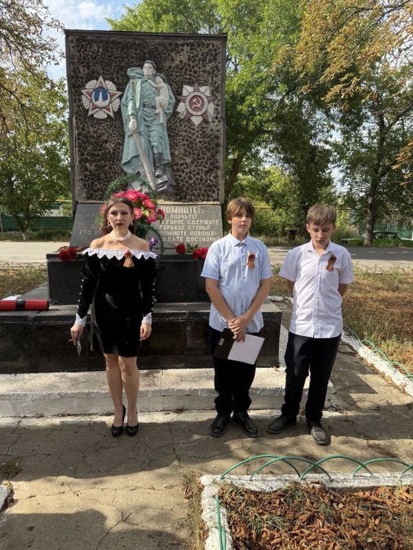 совхозе "Докучаевский" у памятника погибшим воинам в Великой Отечественной Войне, прошел памятный концерт посвященный 82-ой годовщине совхозе "Докучаевский" у памятника погибшим воинам в Великой Отечественной Войне, прошел памятный концерт посвященный 82-ой годовщине