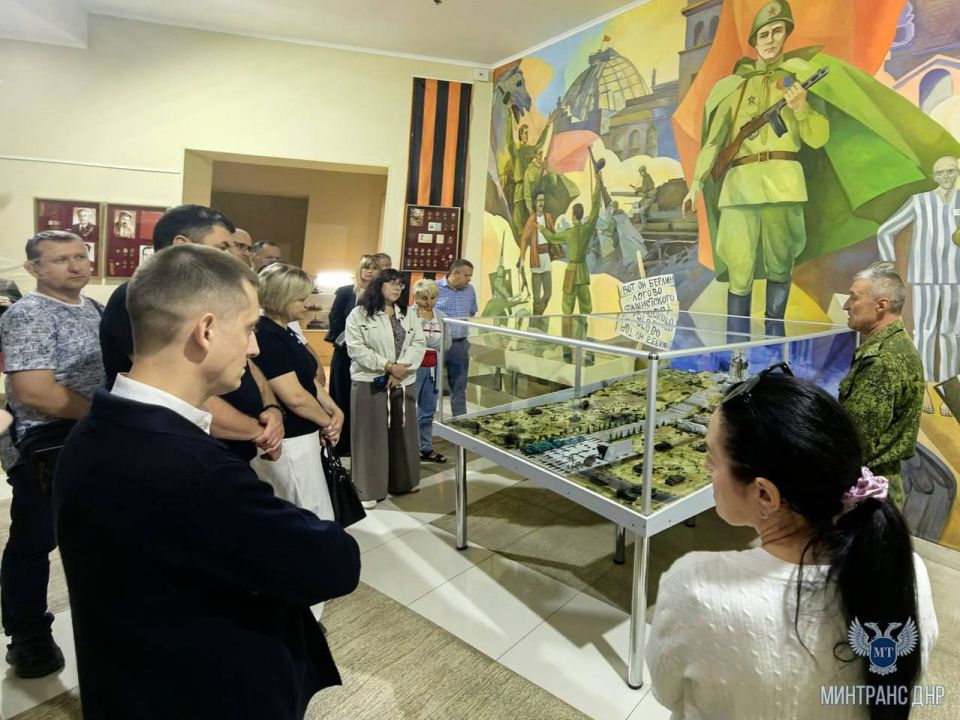 Александр Бондаренко: В Донецке, в парке культуры и отдыха имени Ленинского комсомола находится один из уникальнейших музеев не только ДНР, но, пожалуй, и России Александр Бондаренко: В Донецке, в парке культуры и отдыха имени Ленинского комсомола находится один из уникальнейших музеев не только ДНР, но, пожалуй, и России