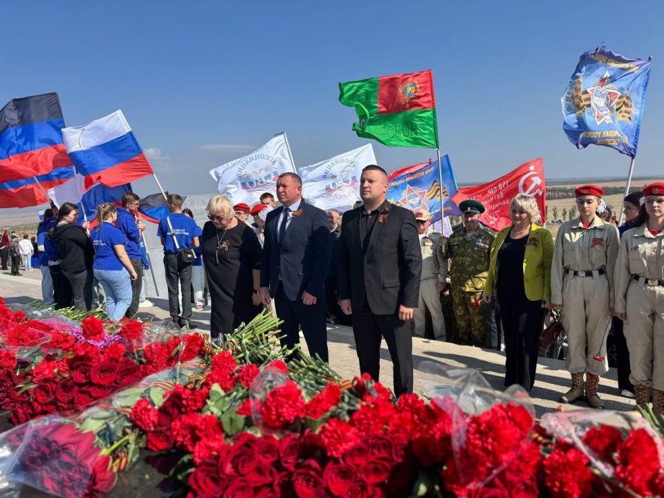 На СаурМогиле прошла памятная акция по случаю Дня освобождения Донбасса На СаурМогиле прошла памятная акция по случаю Дня освобождения Донбасса