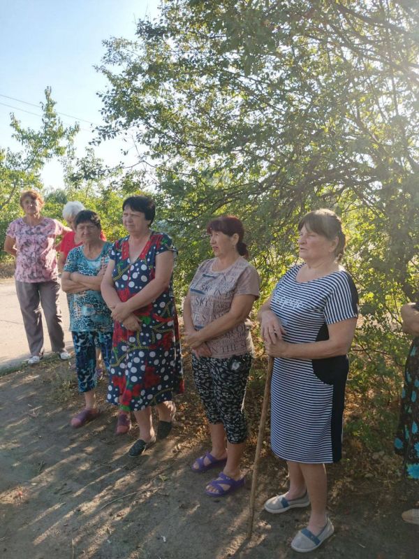 Денис Зубов: Встреча с жителями: актуальные вопросы и помощь в п. Виноградное Денис Зубов: Встреча с жителями: актуальные вопросы и помощь в п. Виноградное