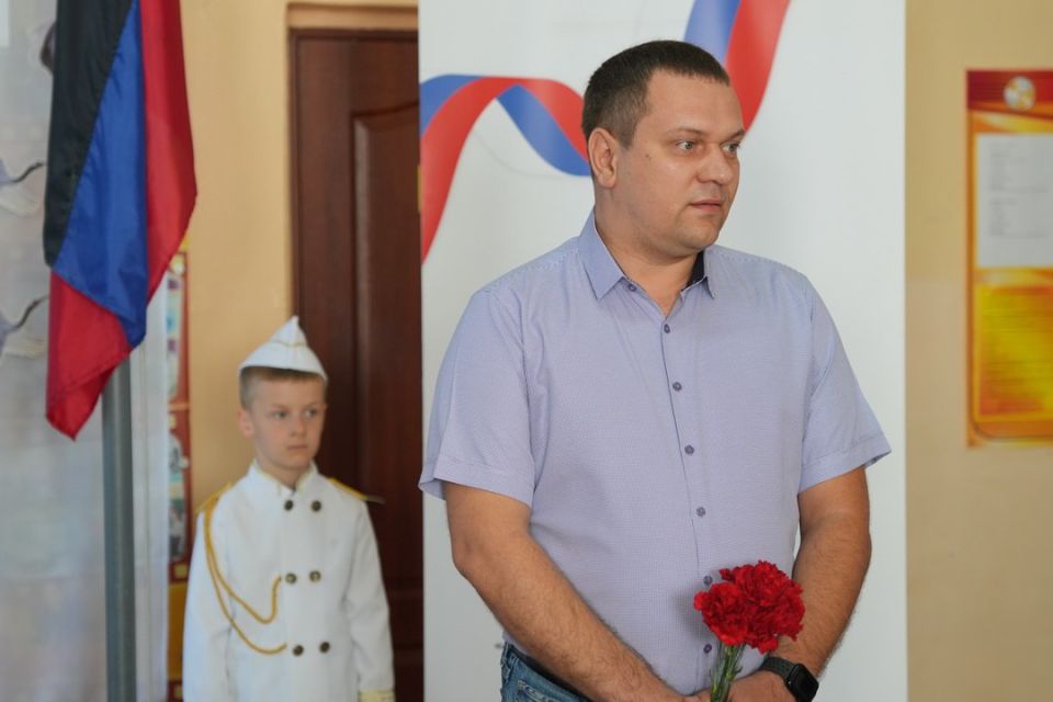 Олег Трофимов: В День освобождения Донбасса в макеевской школе открыли Парту героя Олег Трофимов: В День освобождения Донбасса в макеевской школе открыли Парту героя