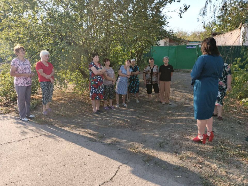 Денис Зубов: Встреча с жителями: актуальные вопросы и помощь в п. Виноградное Денис Зубов: Встреча с жителями: актуальные вопросы и помощь в п. Виноградное