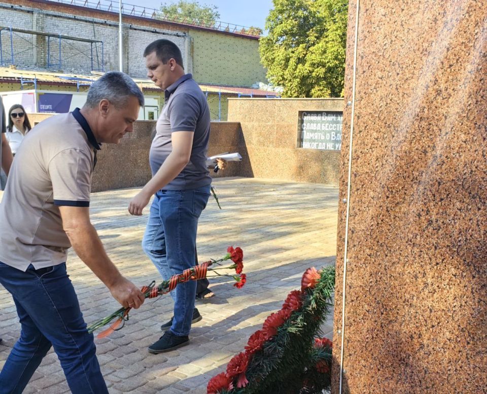 Сегодня прошли торжественные мероприятия, приуроченные к 82-й годовщине освобождения Донбасса от немецко-фашистских захватчиков Сегодня прошли торжественные мероприятия, приуроченные к 82-й годовщине освобождения Донбасса от немецко-фашистских захватчиков