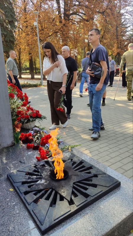 В Харцызске прошло памятное мероприятие ко Дню освобождения Донбасса В Харцызске прошло памятное мероприятие ко Дню освобождения Донбасса