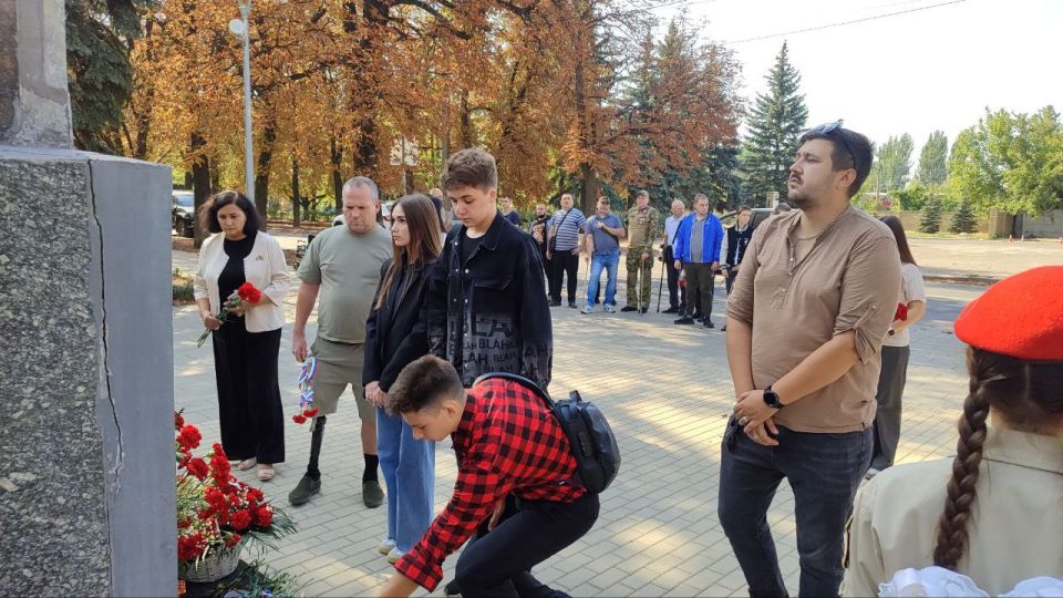 В Харцызске прошло памятное мероприятие ко Дню освобождения Донбасса В Харцызске прошло памятное мероприятие ко Дню освобождения Донбасса