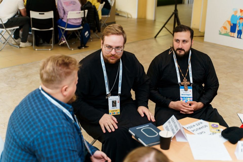 Открываем новые горизонты. Молодежь ДНР приняла участие в крупнейшем молодежном образовательном форуме Северо-Западного федерального округа «Ладога»! В рамках программы они: Открываем новые горизонты. Молодежь ДНР приняла участие в крупнейшем молодежном образовательном форуме Северо-Западного федерального округа «Ладога»! В рамках программы они:
