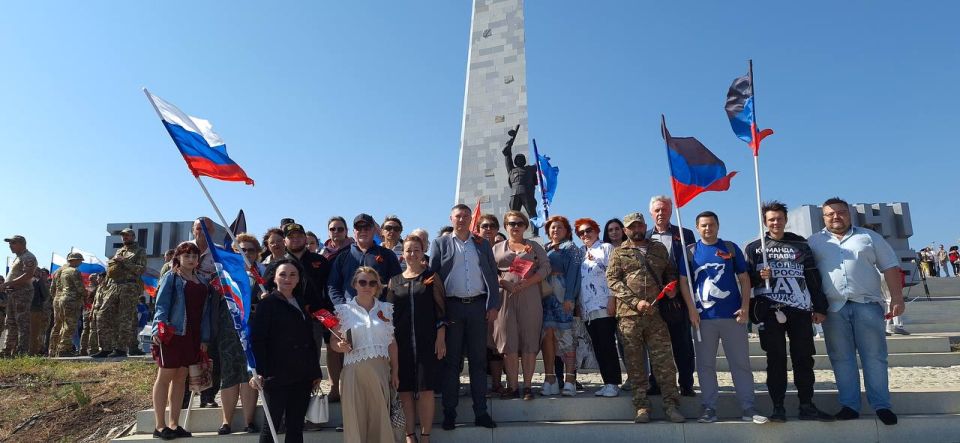 Александр Шатов: Делегация Шахтерского округа приняла участие в торжественном мероприятии на легендарной высоте Саур-Могила Александр Шатов: Делегация Шахтерского округа приняла участие в торжественном мероприятии на легендарной высоте Саур-Могила