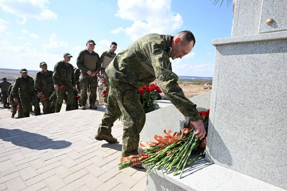 Денис Пушилин: Открыл восстановленный монумент советским воинам на Мазютином бугре в Дмитровке Шахтерского округа Денис Пушилин: Открыл восстановленный монумент советским воинам на Мазютином бугре в Дмитровке Шахтерского округа
