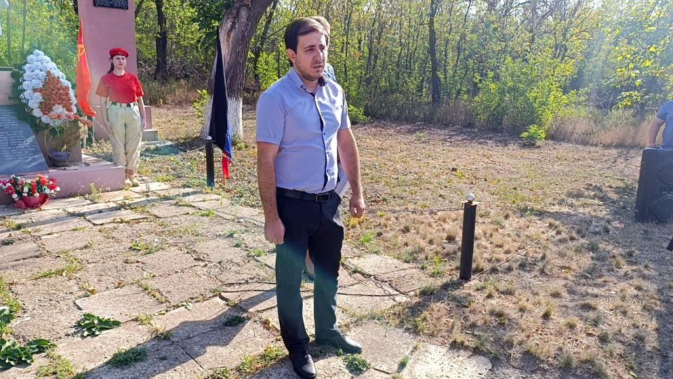 В Ольховке почтили память героев, освободивших Донбасс В Ольховке почтили память героев, освободивших Донбасс