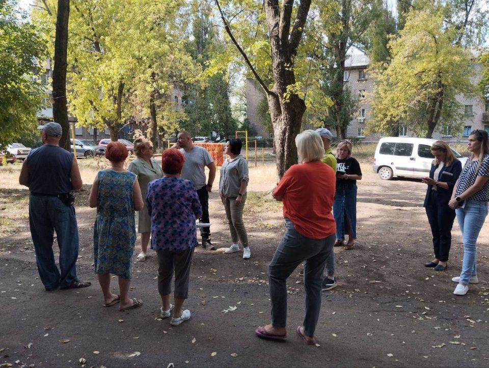 Сегодня, 8 сентября, заместитель главы Администрации муниципального образования городского округа Харцызск Виктория Рогожина провела встречу с гражданами в городе Харцызск по адресу: ул. Краснознаменская, дом 166 Сегодня, 8 сентября, заместитель главы Администрации муниципального образования городского округа Харцызск Виктория Рогожина провела встречу с гражданами в городе Харцызск по адресу: ул. Краснознаменская, дом 166
