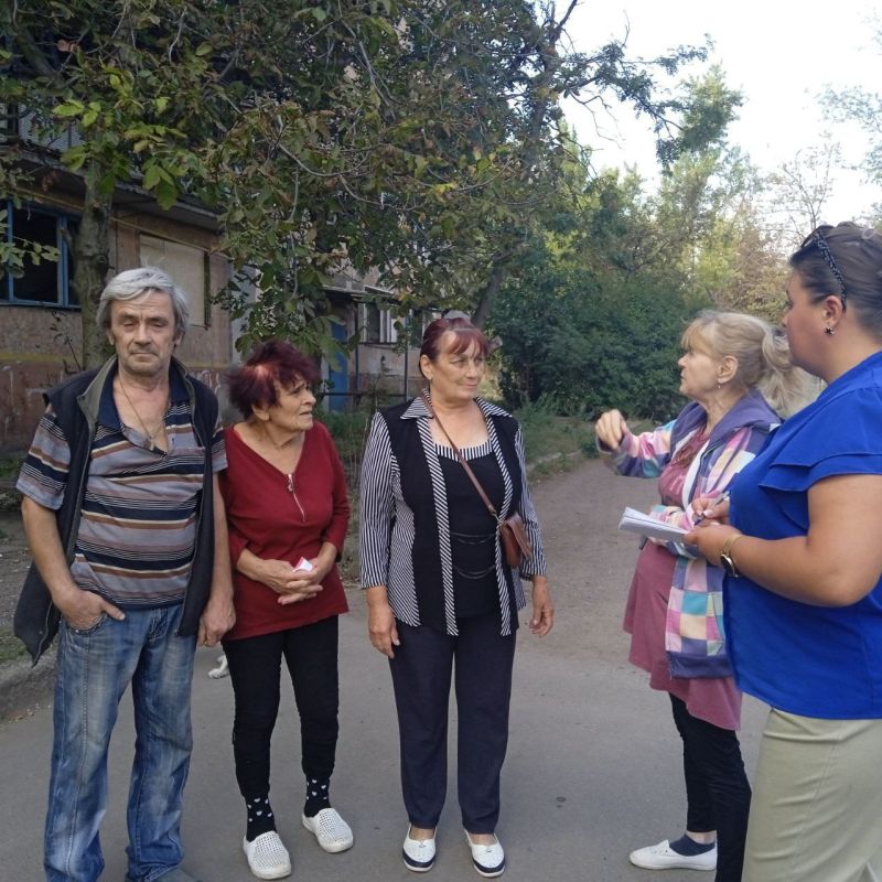 Во исполнение поручения Главы Донецкой Народной Республики Дениса Владимировича Пушилина о ведении постоянного диалога с жителями республики, заведующий Новолуганского территориального сектора Во исполнение поручения Главы Донецкой Народной Республики Дениса Владимировича Пушилина о ведении постоянного диалога с жителями республики, заведующий Новолуганского территориального сектора