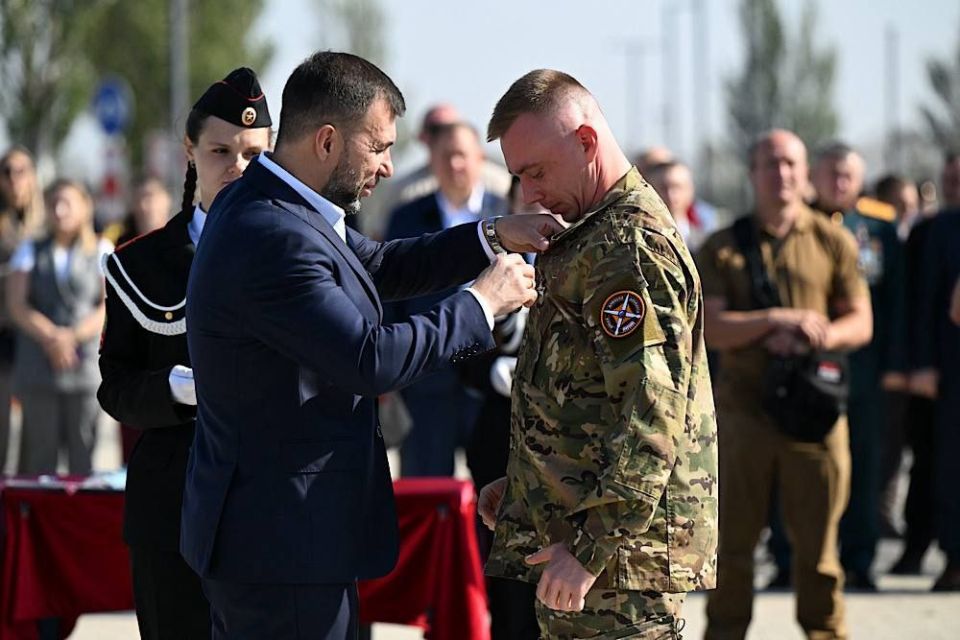 В День освобождения Донбасса Глава ДНР Денис Пушилин вручил награды военнослужащим В День освобождения Донбасса Глава ДНР Денис Пушилин вручил награды военнослужащим