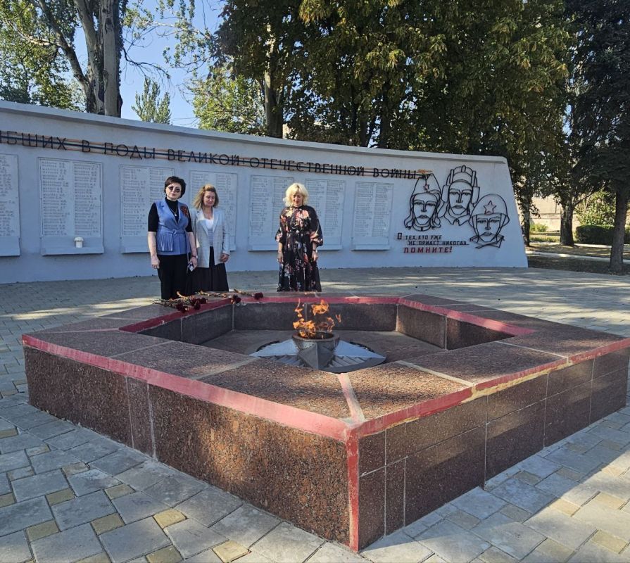 Сегодня актив Союза женщин города Ясиноватая приняли участие в мероприятии, посвящённому Дню освобождения Донбасса от немецко-фашистских захватчиков Сегодня актив Союза женщин города Ясиноватая приняли участие в мероприятии, посвящённому Дню освобождения Донбасса от немецко-фашистских захватчиков