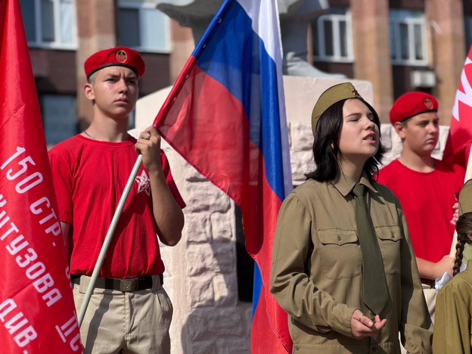 Михаил Меренков: Сегодня, в день 82-ой годовщины освобождения Донбасса от немецко-фашистских захватчиков, в Буденновском внутригородском районе прошли церемонии возложения цветов к памятнику Маршалу Советского Союза Семену... Михаил Меренков: Сегодня, в день 82-ой годовщины освобождения Донбасса от немецко-фашистских захватчиков, в Буденновском внутригородском районе прошли церемонии возложения цветов к памятнику Маршалу Советского Союза Семену...