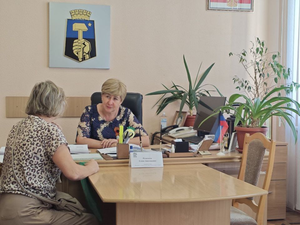 Сегодня, 8 сентября, провела личный прием граждан руководитель Управы Пролетарского внутригородского района Администрации г.о. Донецк Елена Рязанцева Сегодня, 8 сентября, провела личный прием граждан руководитель Управы Пролетарского внутригородского района Администрации г.о. Донецк Елена Рязанцева