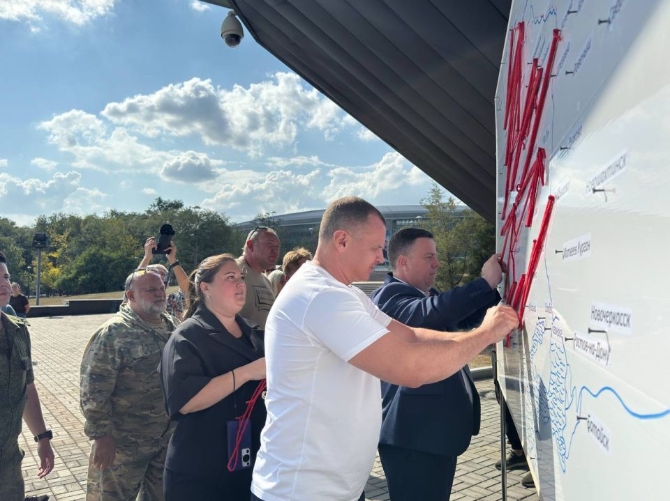 "Твоим освободителям, Донбасс" "Твоим освободителям, Донбасс"