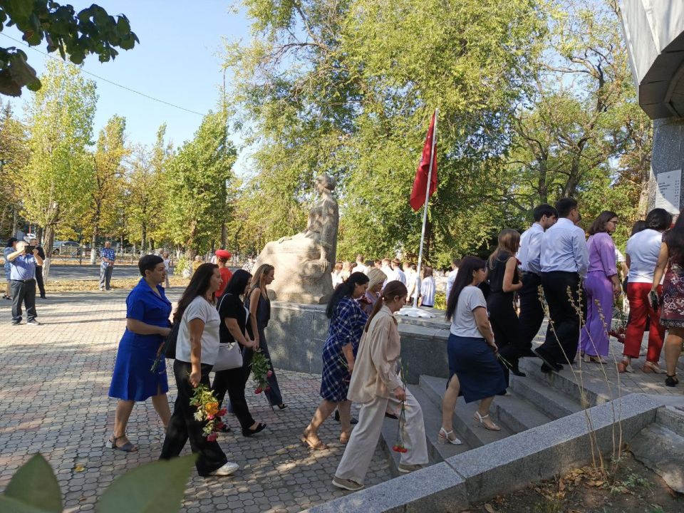 День освобождения Донбасса — это не просто дата в календаре, это символ мужества, стойкости и единства людей, которые боролись за свою землю и свои права День освобождения Донбасса — это не просто дата в календаре, это символ мужества, стойкости и единства людей, которые боролись за свою землю и свои права