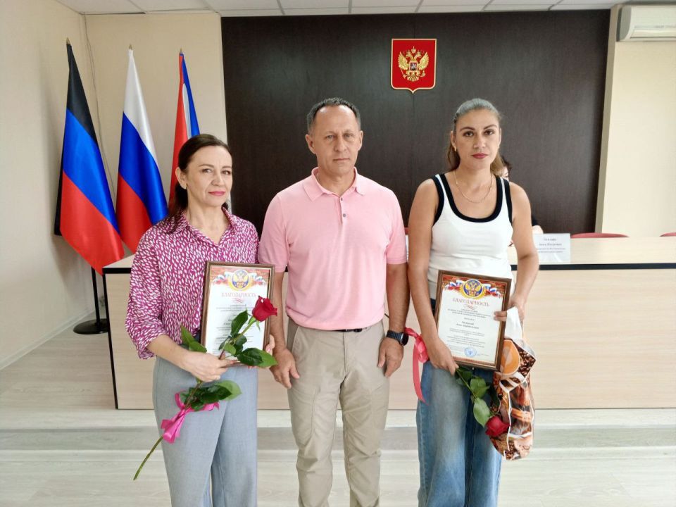 Сегодня, ВРИП главы Ясиноватского муниципального округа поздравил с профессиональными праздниками сотрудников финансовой сферы и работников газовой промышленности и выразил глубокую признательность за добросовестный труд... Сегодня, ВРИП главы Ясиноватского муниципального округа поздравил с профессиональными праздниками сотрудников финансовой сферы и работников газовой промышленности и выразил глубокую признательность за добросовестный труд...