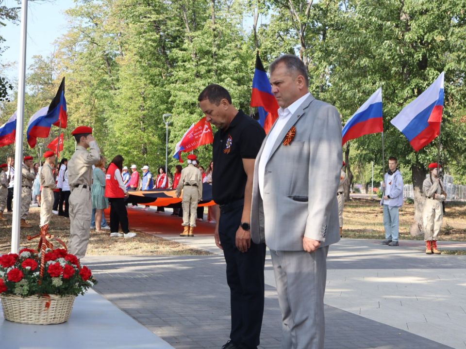 Таймураз Арсоев: В знак скорби и памяти о миллионах людей, погибших от рук нацистов, склонили головы в минуте молчания у Памятника жертвам фашизма Таймураз Арсоев: В знак скорби и памяти о миллионах людей, погибших от рук нацистов, склонили головы в минуте молчания у Памятника жертвам фашизма