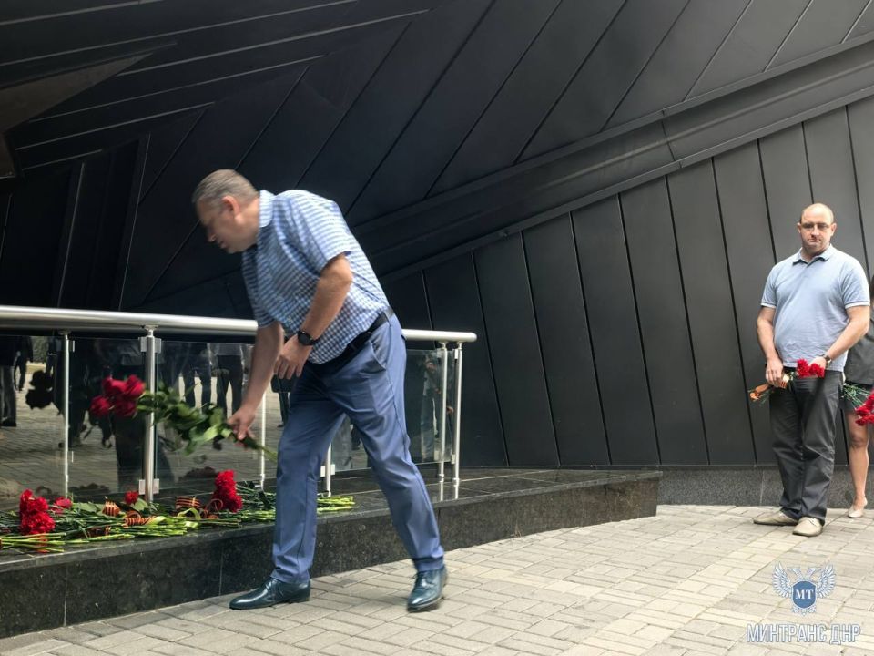 Александр Бондаренко: В 82-ю годовщину освобождения Донбасса почтили память защитников Донецкого края, погибших в Великой Отечественной войне Александр Бондаренко: В 82-ю годовщину освобождения Донбасса почтили память защитников Донецкого края, погибших в Великой Отечественной войне
