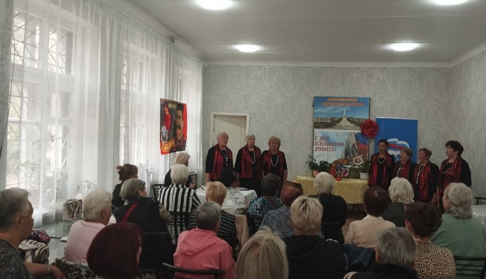 В честь знаменательной даты – Дня освобождения Донбасса, в ГБУСО "Комплексный центр социального обслуживания населения города Тореза" прошел праздничный концерт В честь знаменательной даты – Дня освобождения Донбасса, в ГБУСО "Комплексный центр социального обслуживания населения города Тореза" прошел праздничный концерт