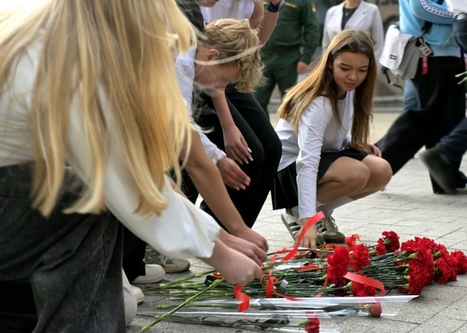 Иван Адамец: В день празднования 82-й годовщины освобождения Донбасса от немецко-фашистских захватчиков сотрудники учреждений Куйбышевского района приняли участие в торжественно-траурной церемонии возложения цветов к... Иван Адамец: В день празднования 82-й годовщины освобождения Донбасса от немецко-фашистских захватчиков сотрудники учреждений Куйбышевского района приняли участие в торжественно-траурной церемонии возложения цветов к...