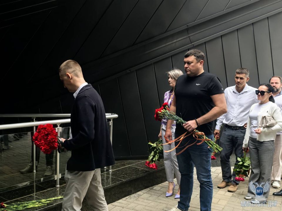 Александр Бондаренко: В 82-ю годовщину освобождения Донбасса почтили память защитников Донецкого края, погибших в Великой Отечественной войне Александр Бондаренко: В 82-ю годовщину освобождения Донбасса почтили память защитников Донецкого края, погибших в Великой Отечественной войне