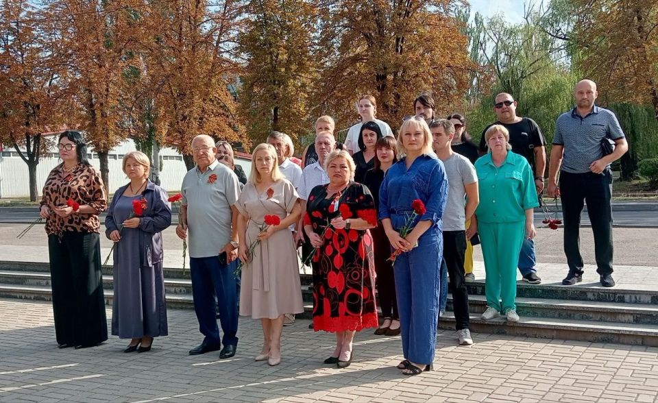 Наталья Бегуненко: В Петровском районе состоялась церемония возложения цветов к памятникам Великой Отечественной войны, посвященная Дню освобождения Донбасса от немецко-фашистских захватчиков Наталья Бегуненко: В Петровском районе состоялась церемония возложения цветов к памятникам Великой Отечественной войны, посвященная Дню освобождения Донбасса от немецко-фашистских захватчиков