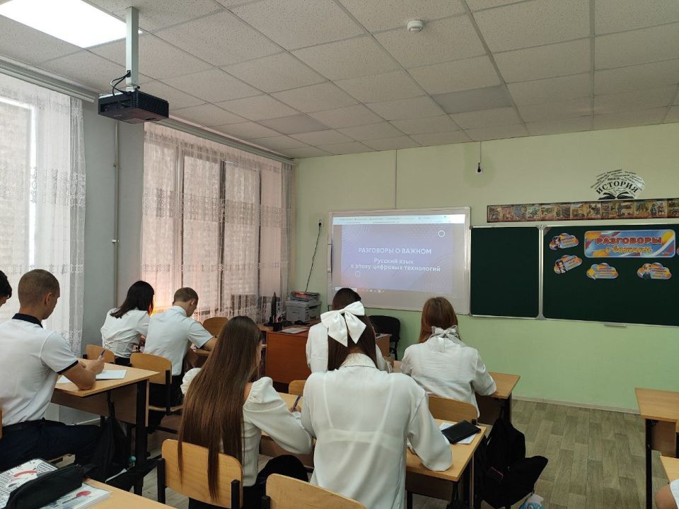 В школах Кировского прошли внеурочные занятия «Разговоры о важном» В школах Кировского прошли внеурочные занятия «Разговоры о важном»