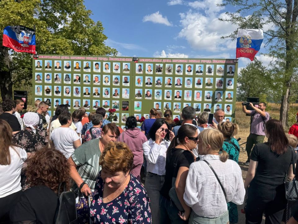 Николай Михайлов: В парке города Комсомольское состоялось мероприятие, посвященное открытию мемориальной доски погибшим в вооружённом конфликте воинам города Николай Михайлов: В парке города Комсомольское состоялось мероприятие, посвященное открытию мемориальной доски погибшим в вооружённом конфликте воинам города