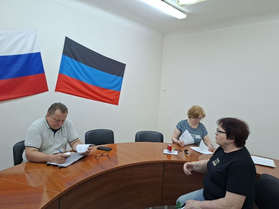 Валентин Левченко: Сегодня в Управе провел очередной прием жителей Киевского района. Ко мне обратились с вопросами: Валентин Левченко: Сегодня в Управе провел очередной прием жителей Киевского района. Ко мне обратились с вопросами: