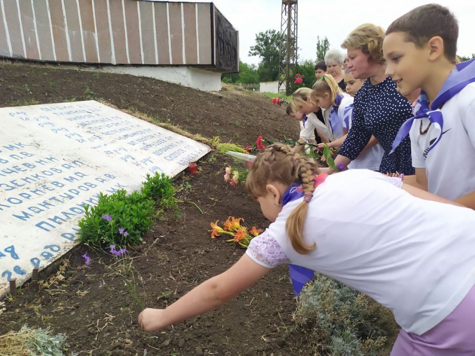 В Старобешевском округе почтили память освободителей Донбасса В Старобешевском округе почтили память освободителей Донбасса