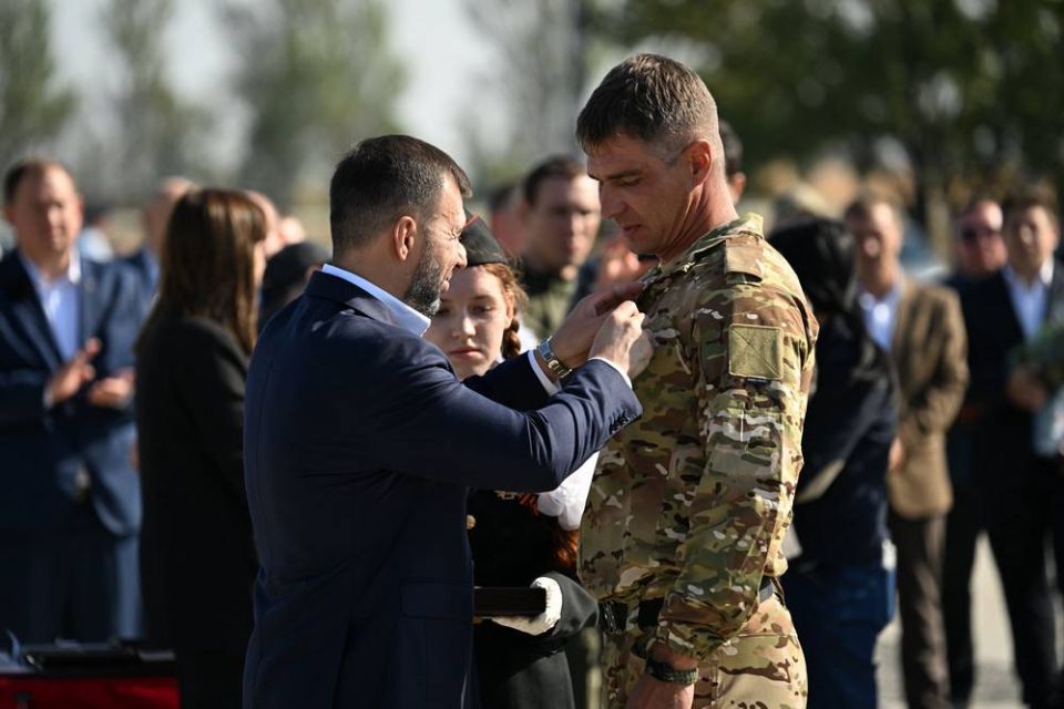 В День освобождения Донбасса Глава ДНР Денис Пушилин вручил награды военнослужащим В День освобождения Донбасса Глава ДНР Денис Пушилин вручил награды военнослужащим