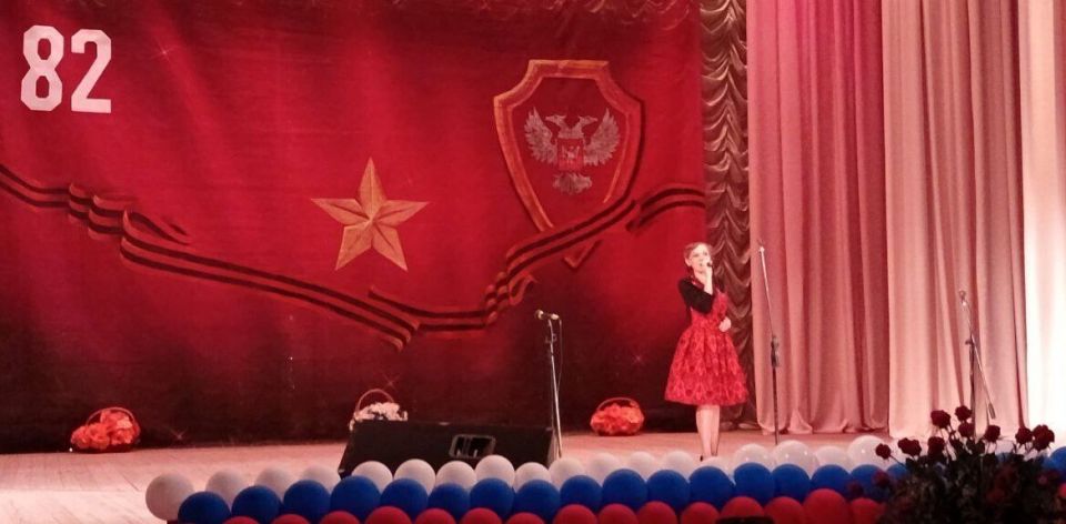 Наталья Бегуненко: Сегодня, 8 сентября, во «Дворце культуры им. Г. И. Петровского» состоялся концерт «Этот день нам не забыть никогда!», приуроченный ко Дню освобождения Донбасса Наталья Бегуненко: Сегодня, 8 сентября, во «Дворце культуры им. Г. И. Петровского» состоялся концерт «Этот день нам не забыть никогда!», приуроченный ко Дню освобождения Донбасса