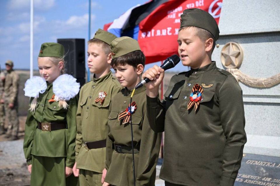 Денис Пушилин: Открыл восстановленный монумент советским воинам на Мазютином бугре в Дмитровке Шахтерского округа Денис Пушилин: Открыл восстановленный монумент советским воинам на Мазютином бугре в Дмитровке Шахтерского округа