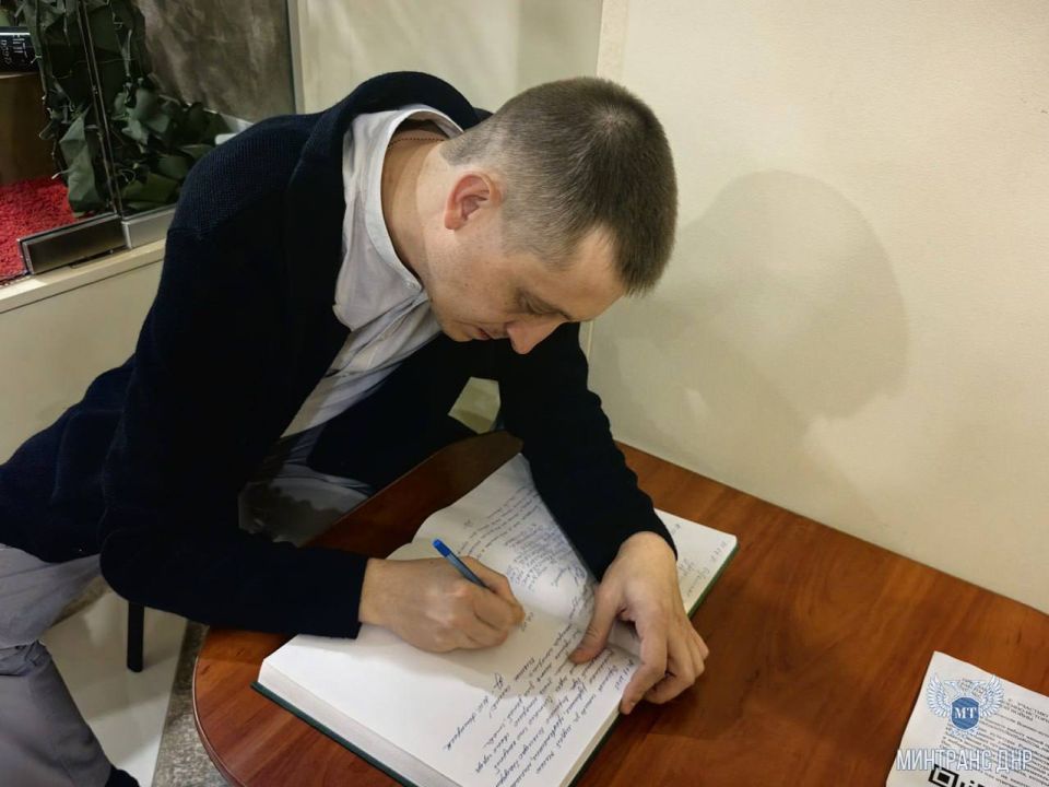 Александр Бондаренко: В Донецке, в парке культуры и отдыха имени Ленинского комсомола находится один из уникальнейших музеев не только ДНР, но, пожалуй, и России Александр Бондаренко: В Донецке, в парке культуры и отдыха имени Ленинского комсомола находится один из уникальнейших музеев не только ДНР, но, пожалуй, и России