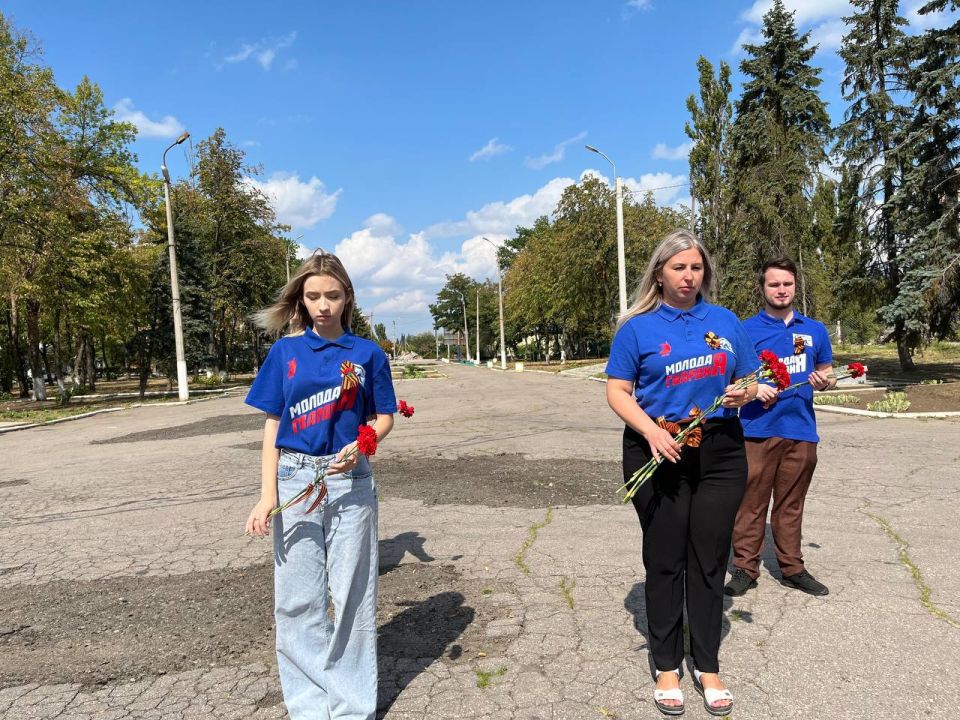 Иван Приходько: Молодежь Горловки почтила память героев-освободителей Донбасса Иван Приходько: Молодежь Горловки почтила память героев-освободителей Донбасса