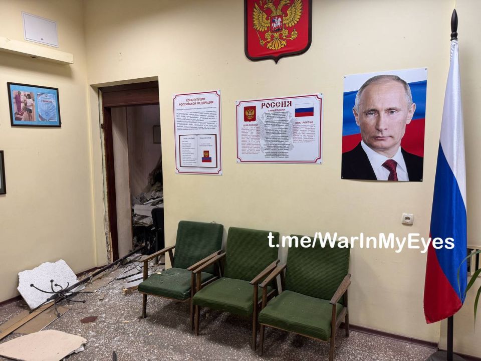 Последствия прямого попадания дрона в школу № 20 в Калининском районе Донецка Последствия прямого попадания дрона в школу № 20 в Калининском районе Донецка