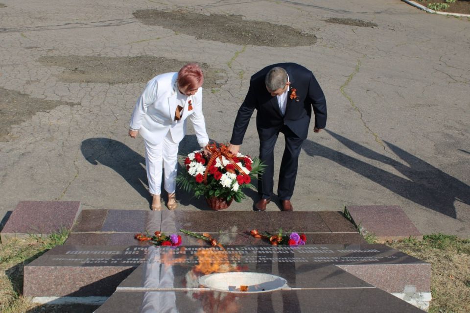 Роман Конев: Сегодня, 8 сентября, в день 82-й годовщины освобождения Донбасса от немецко-фашистских захватчиков, совместно с заместителем председателя Горловского городского совета Донецкой Народной Республики первого созыва... Роман Конев: Сегодня, 8 сентября, в день 82-й годовщины освобождения Донбасса от немецко-фашистских захватчиков, совместно с заместителем председателя Горловского городского совета Донецкой Народной Республики первого созыва...