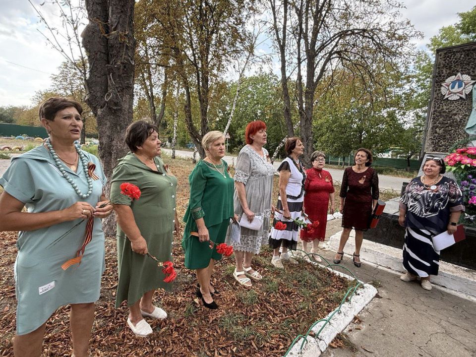 совхозе "Докучаевский" у памятника погибшим воинам в Великой Отечественной Войне, прошел памятный концерт посвященный 82-ой годовщине совхозе "Докучаевский" у памятника погибшим воинам в Великой Отечественной Войне, прошел памятный концерт посвященный 82-ой годовщине