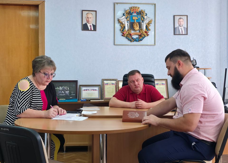 В понедельник, 8 сентября, руководитель Управы Куйбышевского внутригородского района Администрации городского округа Донецк Иван Адамец провел плановый прием граждан В понедельник, 8 сентября, руководитель Управы Куйбышевского внутригородского района Администрации городского округа Донецк Иван Адамец провел плановый прием граждан