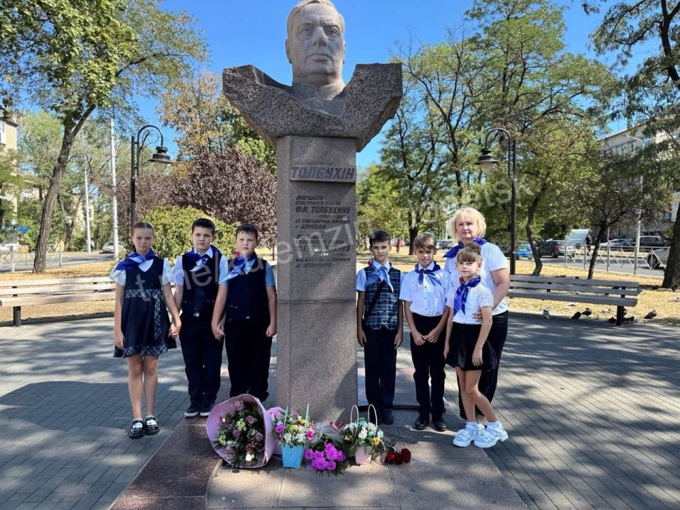 Алексей Кулемзин: В образовательных учреждениях городского округа Донецк продолжаются мероприятия, посвященные Дню освобождения Донбасса! Алексей Кулемзин: В образовательных учреждениях городского округа Донецк продолжаются мероприятия, посвященные Дню освобождения Донбасса!