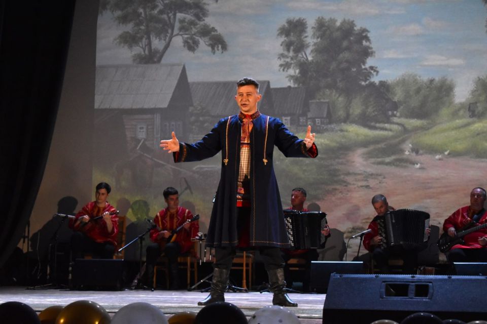 В Кировском выступил вокально-хореографический ансамбль «Русь» им. М. Фирсова В Кировском выступил вокально-хореографический ансамбль «Русь» им. М. Фирсова