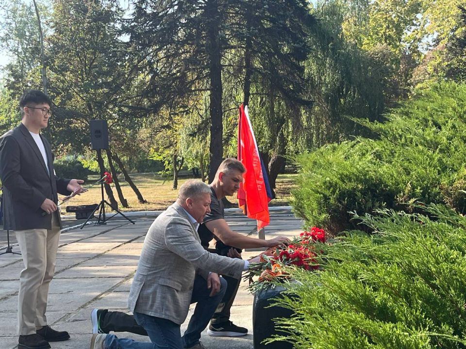 Александр Шатов: Памятные мероприятия, посвященные 82-й годовщине освобождения Донбасса от немецко-фашистских захватчиков Александр Шатов: Памятные мероприятия, посвященные 82-й годовщине освобождения Донбасса от немецко-фашистских захватчиков