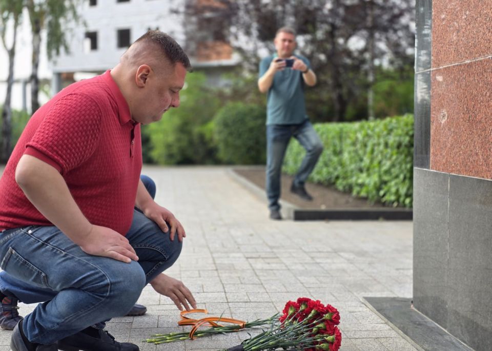 Иван Адамец: В день празднования 82-й годовщины освобождения Донбасса от немецко-фашистских захватчиков сотрудники учреждений Куйбышевского района приняли участие в торжественно-траурной церемонии возложения цветов к... Иван Адамец: В день празднования 82-й годовщины освобождения Донбасса от немецко-фашистских захватчиков сотрудники учреждений Куйбышевского района приняли участие в торжественно-траурной церемонии возложения цветов к...